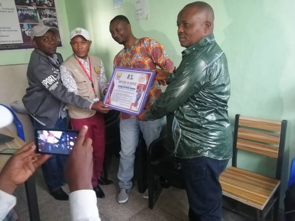 Nord-Kivu: le député  national Maombi Katsongo Sosthene reçoit un « diplôme de mérite » lui décerné par trois organisations