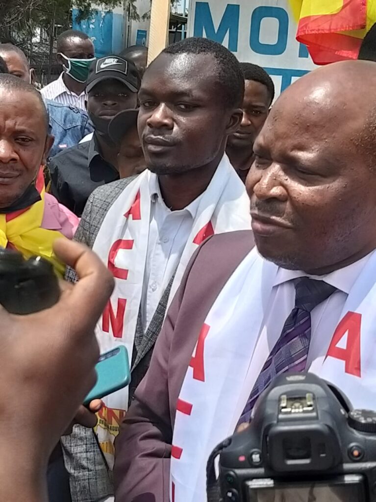 Nord-Kivu: l’ACN Aimable Ganza encense le Sénateur Célestin Vunabandi du fait d’avoir saisi, par « motion d’information », le président du sénat pour des solutions panacées au calvaire humanitaire des déplacés à Rutshuru