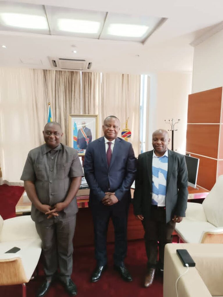 Kinshasa: Auprès du Ministre de TRANSCOM, ensemble avec Maître Giza, le Député Kambale Mathe Mathieu plaide pour le finissage des travaux de l’aéroport de Beni-Mavivi