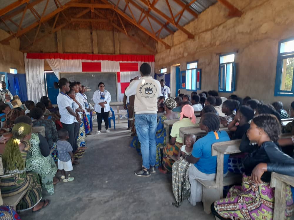 Beni : des centaines de jeunes formés sur l’entrepreneuriat, un appui de Maître David Bwambale à la population d’Oïcha